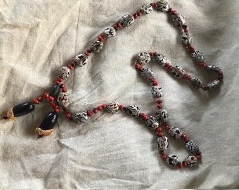 Vintage 1960s African bead and seed necklace black, red yellow