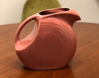 Vintage Fiestaware/Fiesta Ware Homer Laughlin Disc Water Pitcher in 1950s Rose