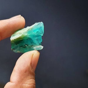 45 ct High grade Peruvian blue opal rough with dentrite