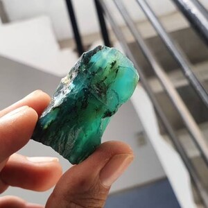135 ct High grade Peruvian blue opal rough