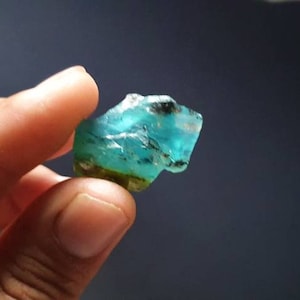30 ct High grade Peruvian blue opal rough