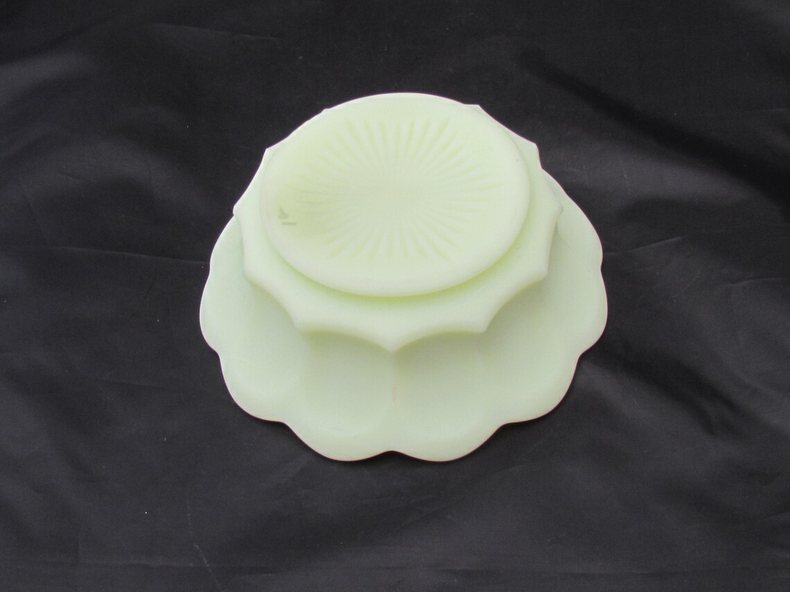 Fenton Custard Glass Quilted Grape Pattern Ruffled Bowl Etsy