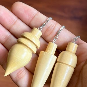 Houten slingers| Slingers van beukenhout|Groothandel verschillende kleuren slinger|Accessoires voor wichelroedelopen|Toekomstvertelling|Waarzeggerij|Geestelijke wichelroede