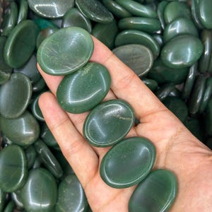 Green Aventurine Worry Stone Healing Crystal Smooth Oval Hand-Polished Endurance Stress Relief Tool from India | Wholesale and Retail Option