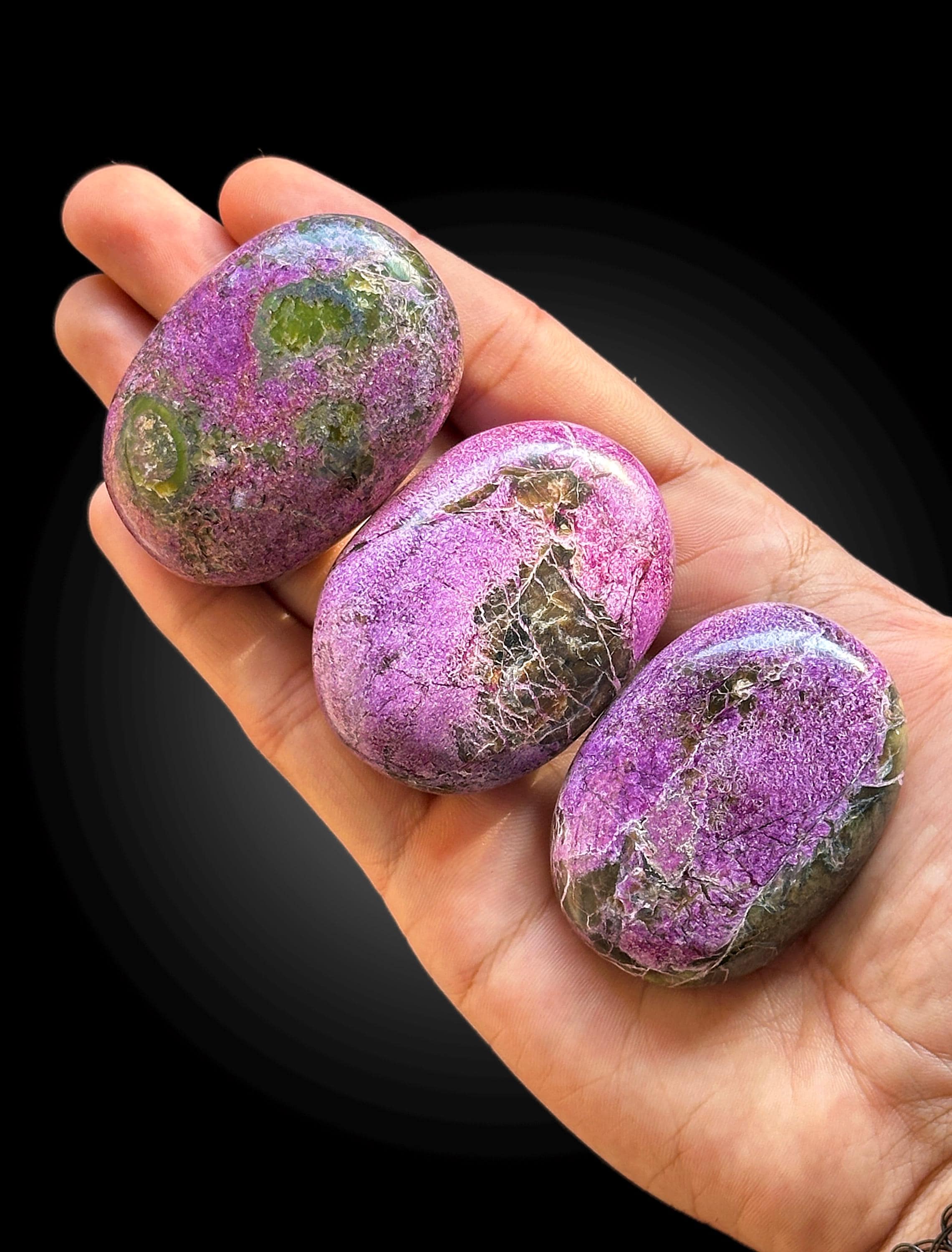 Atlantisite Palmstones: Purple Stichtite in Serpentine, Tasmania