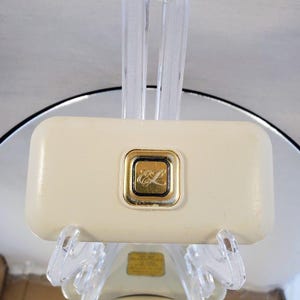 Estée Lauder Vintage Compact - Samlarfodral i elfenbens- och guldfärg, påfyllningsbar, prop, ökenhimmel och lila salvia