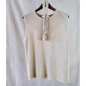 Vintage St. Johns Metallic Knit Ärmelloses Top mit akzentuierter Goldknopf Krawatte Größe P