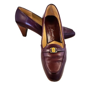 Etienne Aigner Vintage Burgundy Leather PumpsGold A Accent Made in Italy Size 6.5N