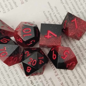 Glitter Me Dark RPG D&D 7 Piece Polyhedral Resin Dice Set Sharp Edge