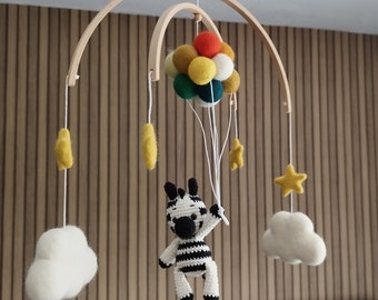 Mobile bébé ballons zébrés et nuages | Mobile pour bébé garçon Safari Girl pour nouveau-né | Décoration pour chambre d'enfant | Mobile en feutre de laine - Prêt à expédier