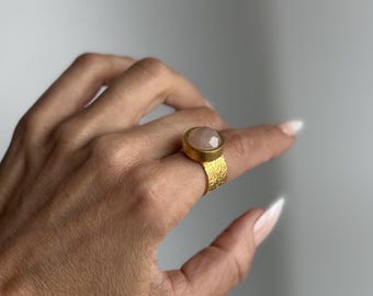 SIGNET Rose Quartz Ring