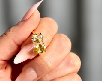 14k Gold Yellow Topaz Ring | Oval Brilliant Cut & Pear Cut Stones