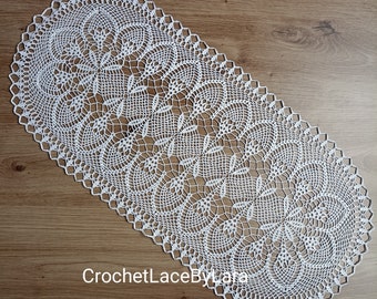 Runner da tavolo in cotone all'uncinetto fatto a mano: decorazione con centrino bianco - Italia
