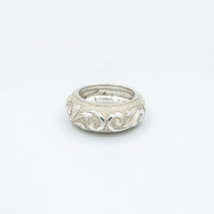 Anello in argento inciso a mano