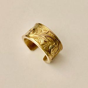 Anello in ottone inciso a mano