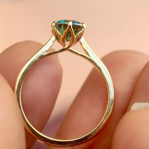 Tulip Lotus Prong Round Green Moissanite Solitaire Engagement Ring, flower basket ring Promise ring, proposal Ring, Ring for her