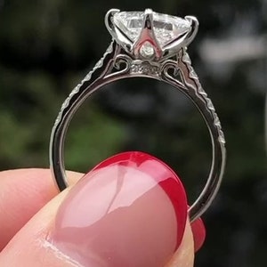 Vintage Compass pong Kite set Princess Cut moissanite with tulip basket and side pave solitaire Engagement ring, vintage-inspired setting.