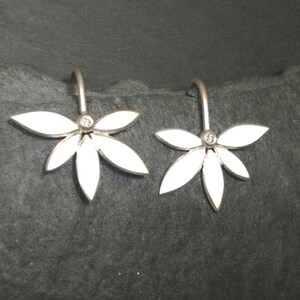 Blumen Creolen aus 925er Silber. Handgemachter Silberschmuck. Modeschmuck für Frauen.Bhohomin Schmuck. Silber Ohrringe für Geburtstagsgeschenk.