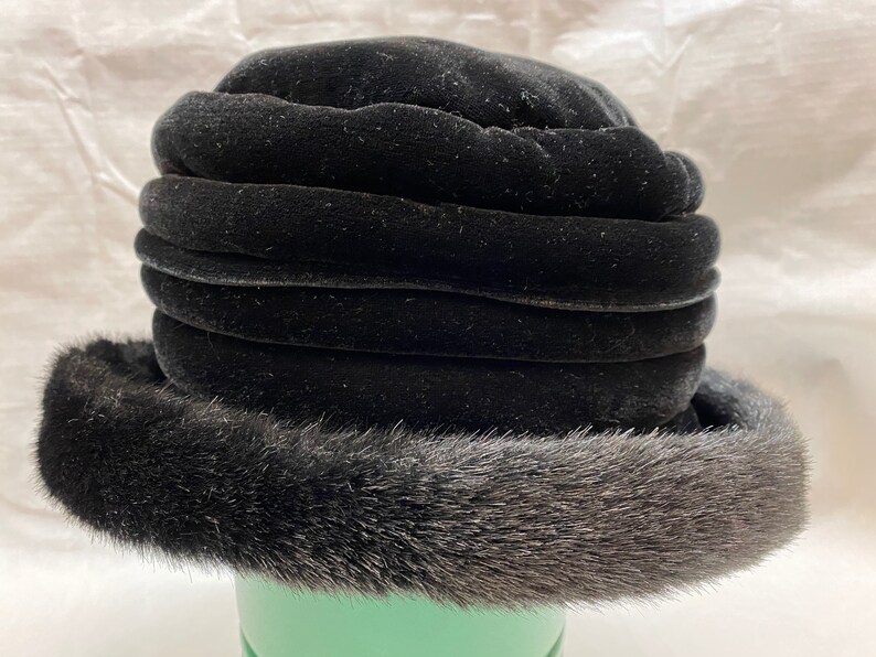 Vintage 90s Polyester Black brimmed Bucket-hat