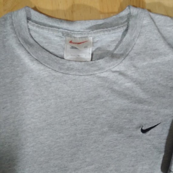 Despedida Rechazar Feudal Camiseta vintage de los años 90 Nike Small Swoosh Logo - Etsy España