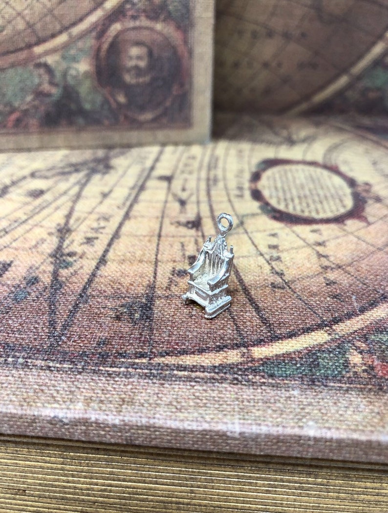 Sterling Silver Vintage Church PewThrown Charm