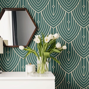 Blaugrüne Art-Deco-Tapete mit geometrischem Schuppen-Linienmuster • Abziehen und Aufkleben *selbstklebend* oder nicht geklebte Vinylmaterialien •