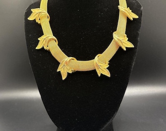 Judy lee goudkleurige ketting met bladmotief van mesh