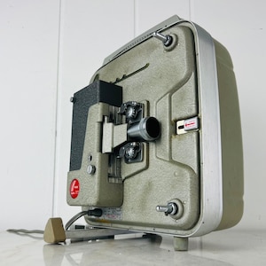 Vintage Revere Film projector, 8mm Model 777, 1950s Home Movie Projector, Revere Camera Company, Collectible, for display, home decor gift