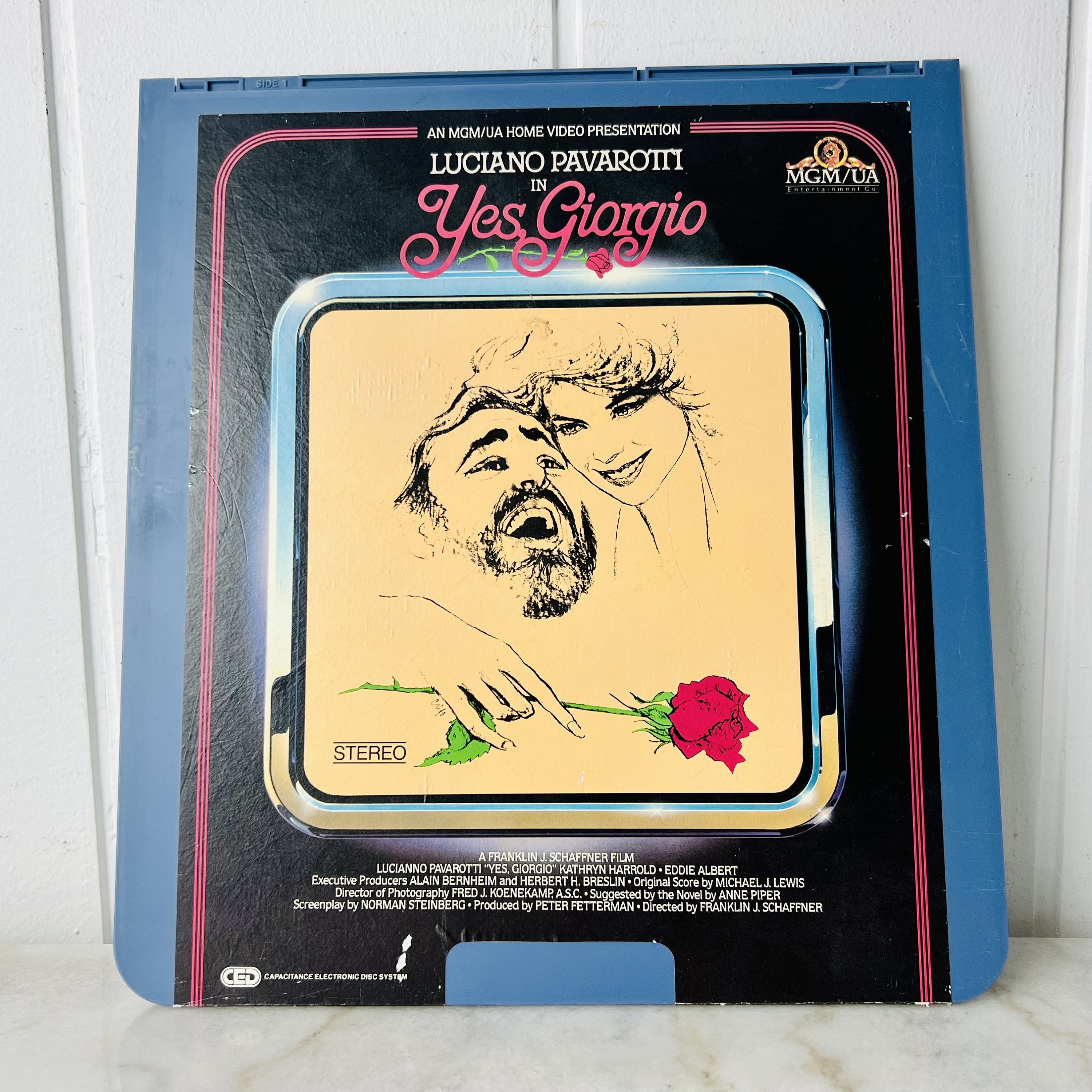Group Centergy JAN13 CD DVD コリオシートMOSSA Screen Covers with Center Hinge | Screen Covers | Zilla