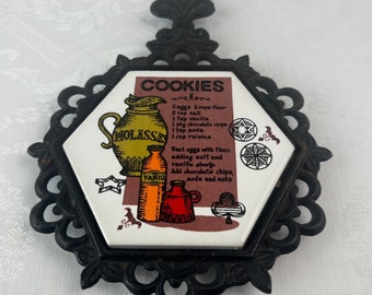 Salvamanteles de hierro forjado vintage de Holt Howard, azulejo de cerámica con receta de galletas de azúcar, decoración rústica de cocina.