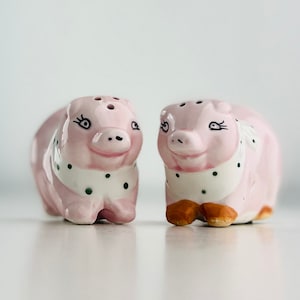 Vintage Schwein Salz und Pfefferstreuer Set, niedliche rosa Bauernhof Schweine mit Lätzchen Küchen Streuer Set, niedliche Schweine Skulptur, Dekor, Geschenk