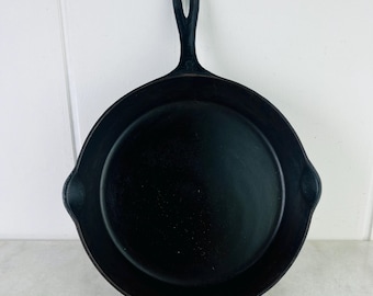 Antique Smart Cast Iron Skillet No. 8, Teardrop Handle, Diamond G Brand