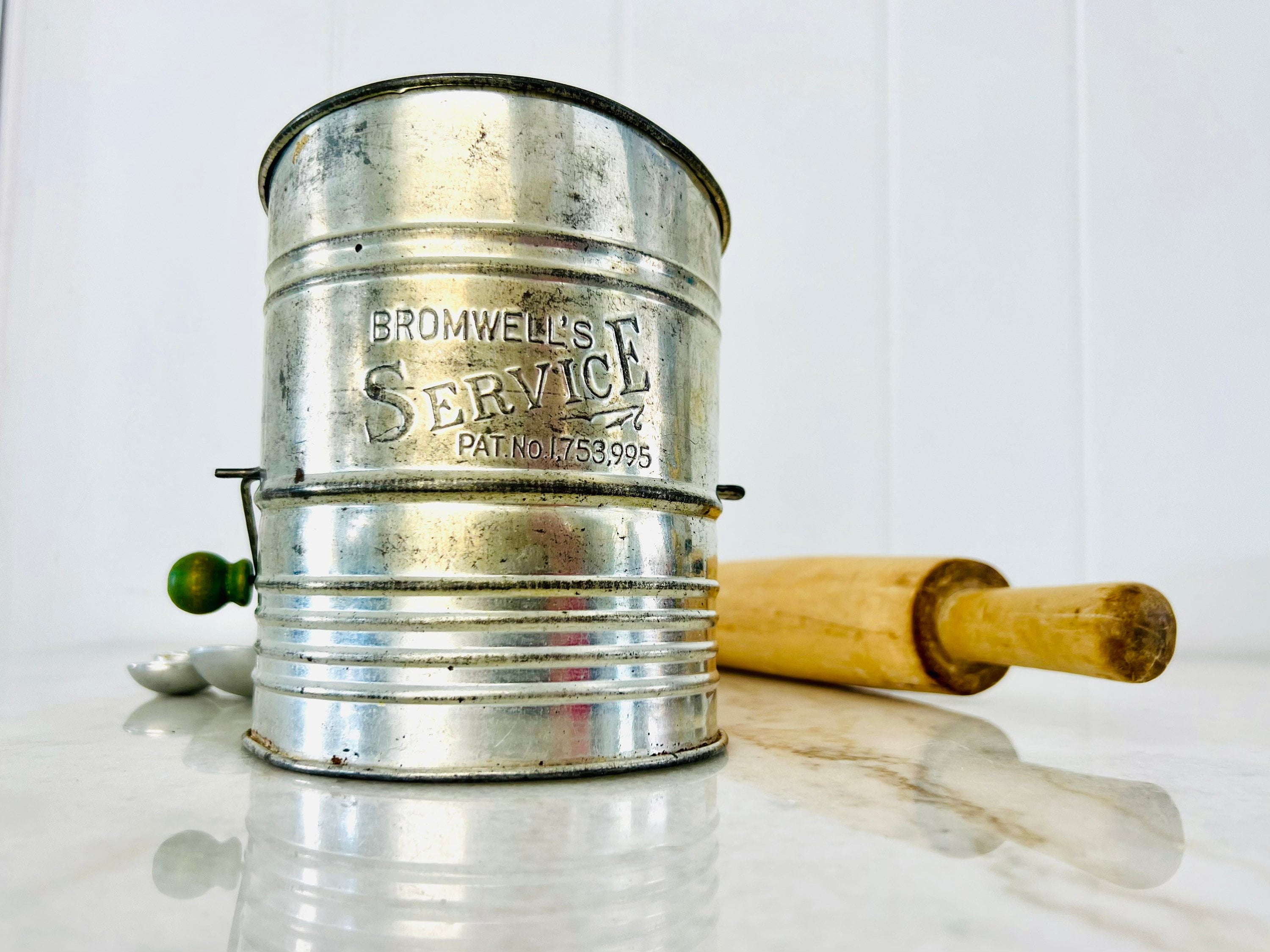 Vintage Bakeware Bromwells Flour sifter (JAS) Vintage Bakeware Bromwells Flour sifter (JAS)