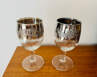 Vintage Mercury Fade Wine Glass Set, Two Silver Ombre Wine Glasses, Lustreware embellished with leaves, MCM Glassware Aperitifs Wine