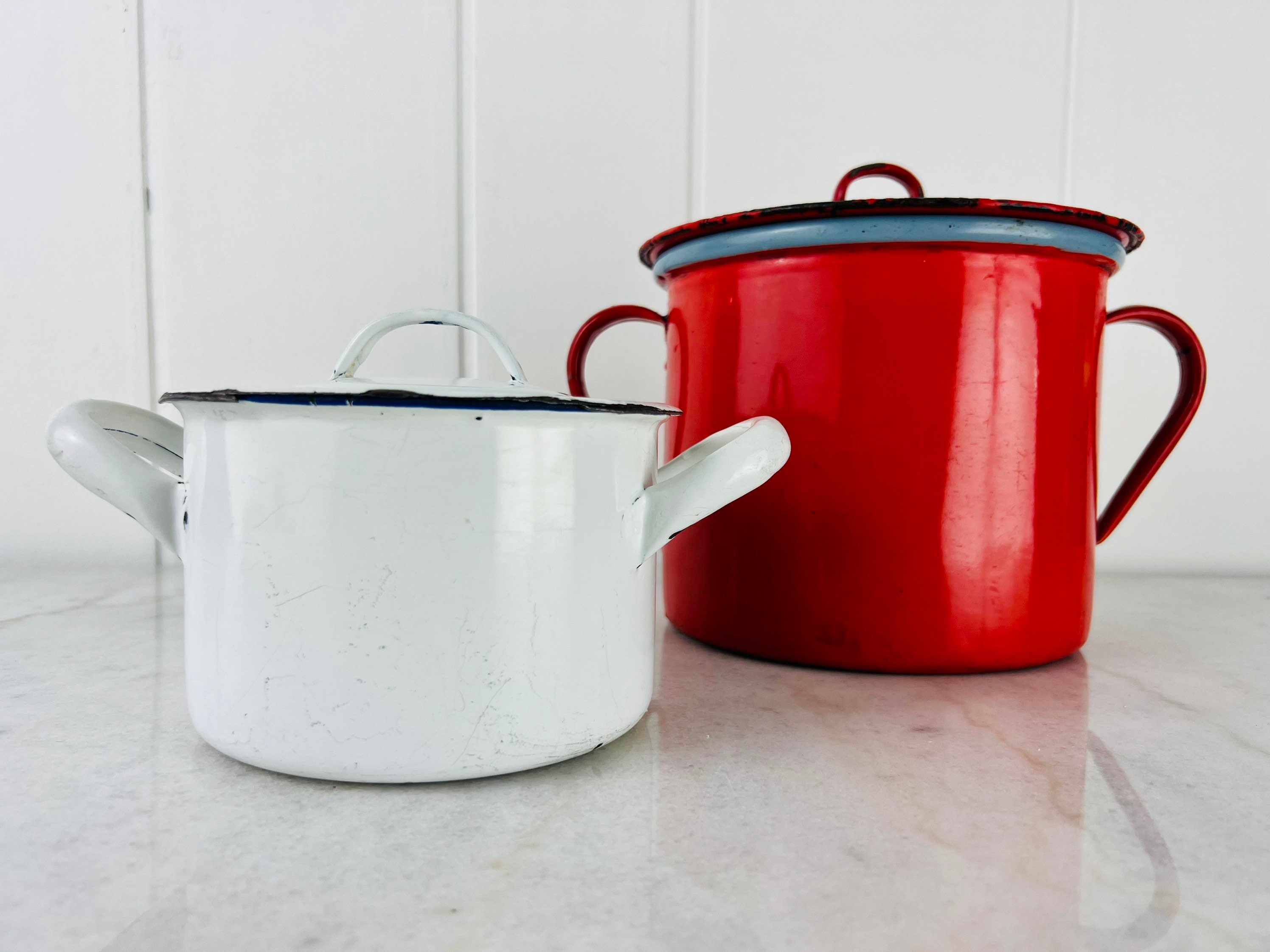 Vintage 1930s to 1950s Enamel Pot/pan White/red Rusty/chippy/rotted Plant  Holder Farmhouse/country Kitchen Retro Display No Lid Outdoors 