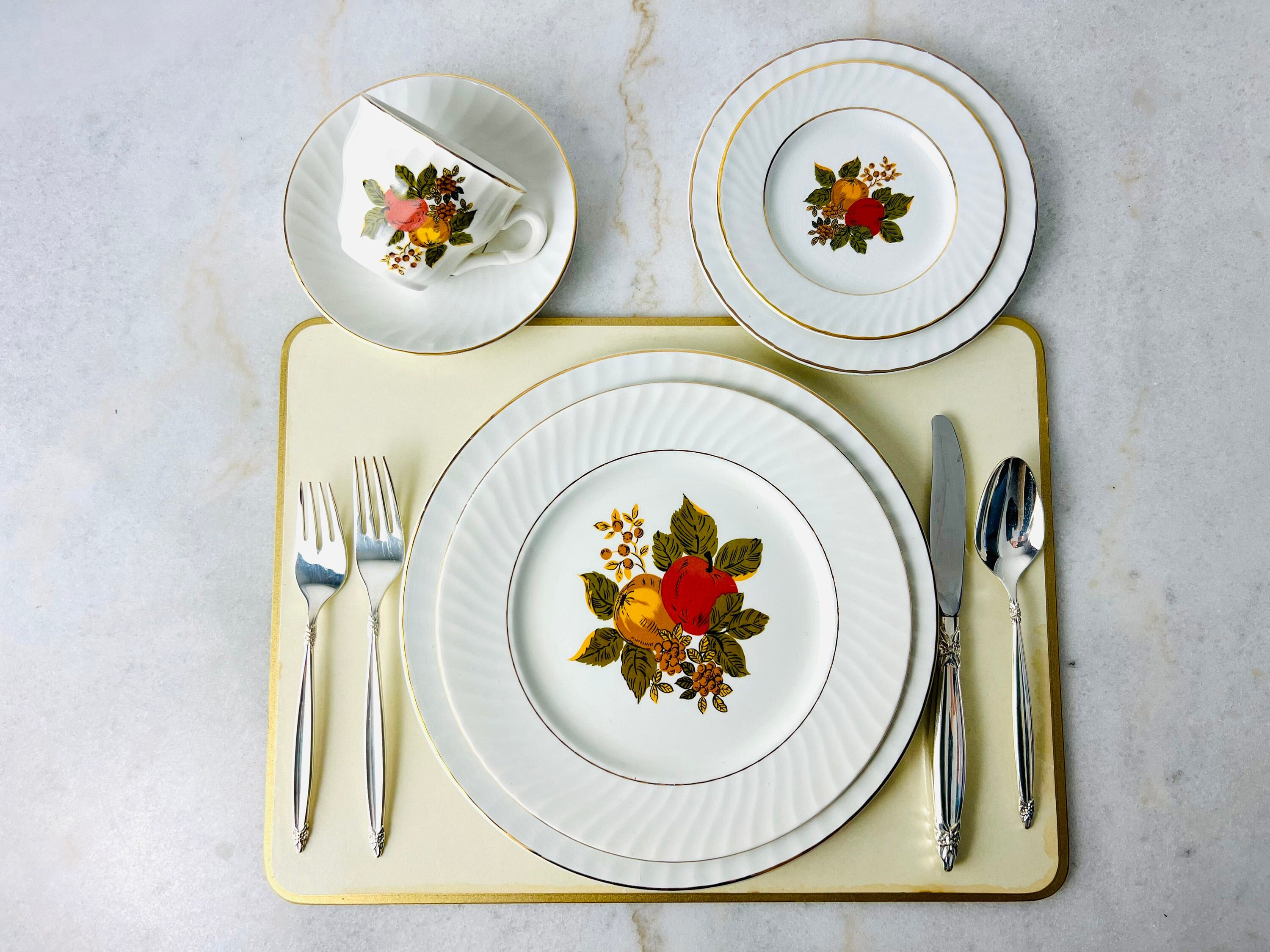 Vintage Wedgwood English Harvest Dinnerware Set, 25 Pieces 1960s