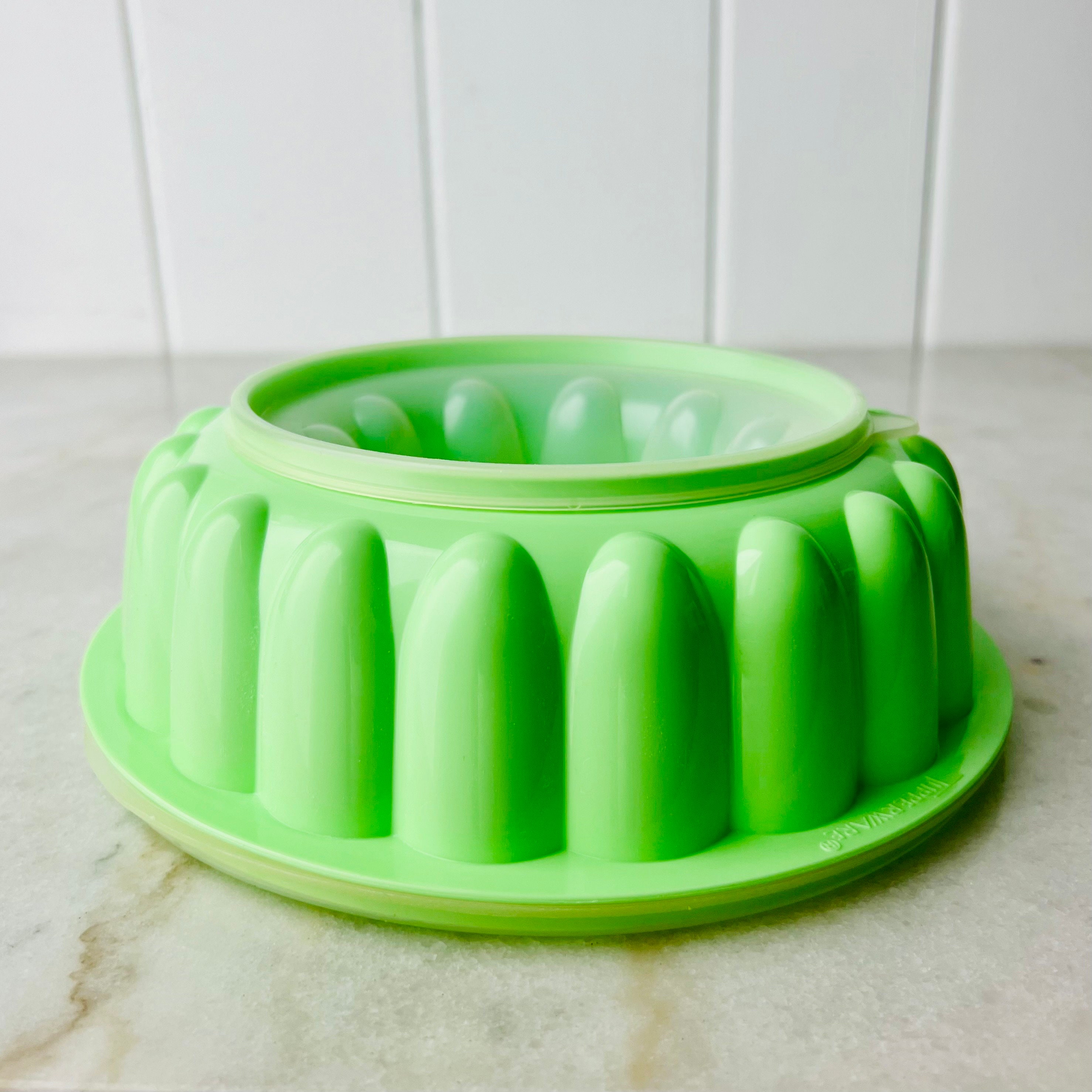 Vintage 1970s Tupperware Jello Mold Jadeite Green, Mint Piece