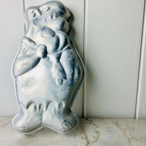 Vintage Fred Flintstone cake pan, 1975 Wilton aluminum cartoon animated character cake mold, for baking, retro decor, collectible, art, gift