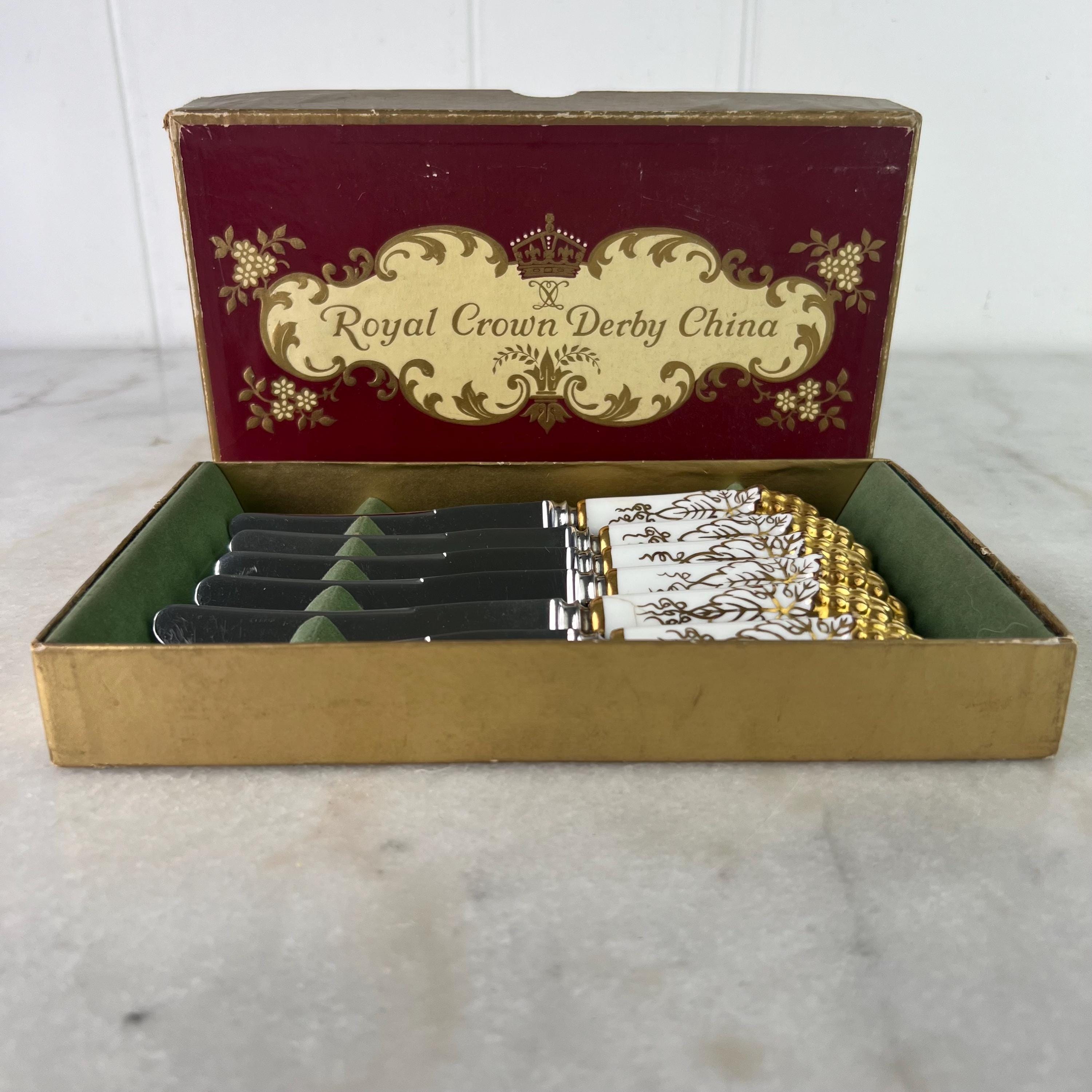 ビンテージ Crown Derby 花柄ナイフ 専用ケース付き Vintage Royal Crown Derby Knives, Gold Vine Embossed China Handles