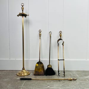 Vintage Brass Fireplace Tools plus stand classic finial top Horse Hair Brush Poker Shovel Claw Foot Tongs for Wood Stove Home Decor Gift