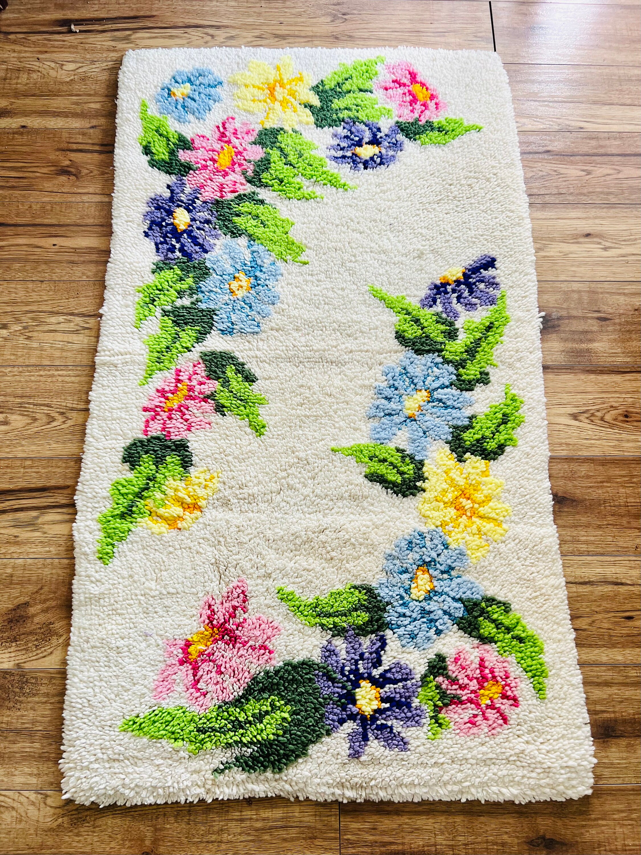 Looped Rug Vintage Vintage Floral Hooked Rug, 1970s Shag, Mid Century Decor - Etsy Canada