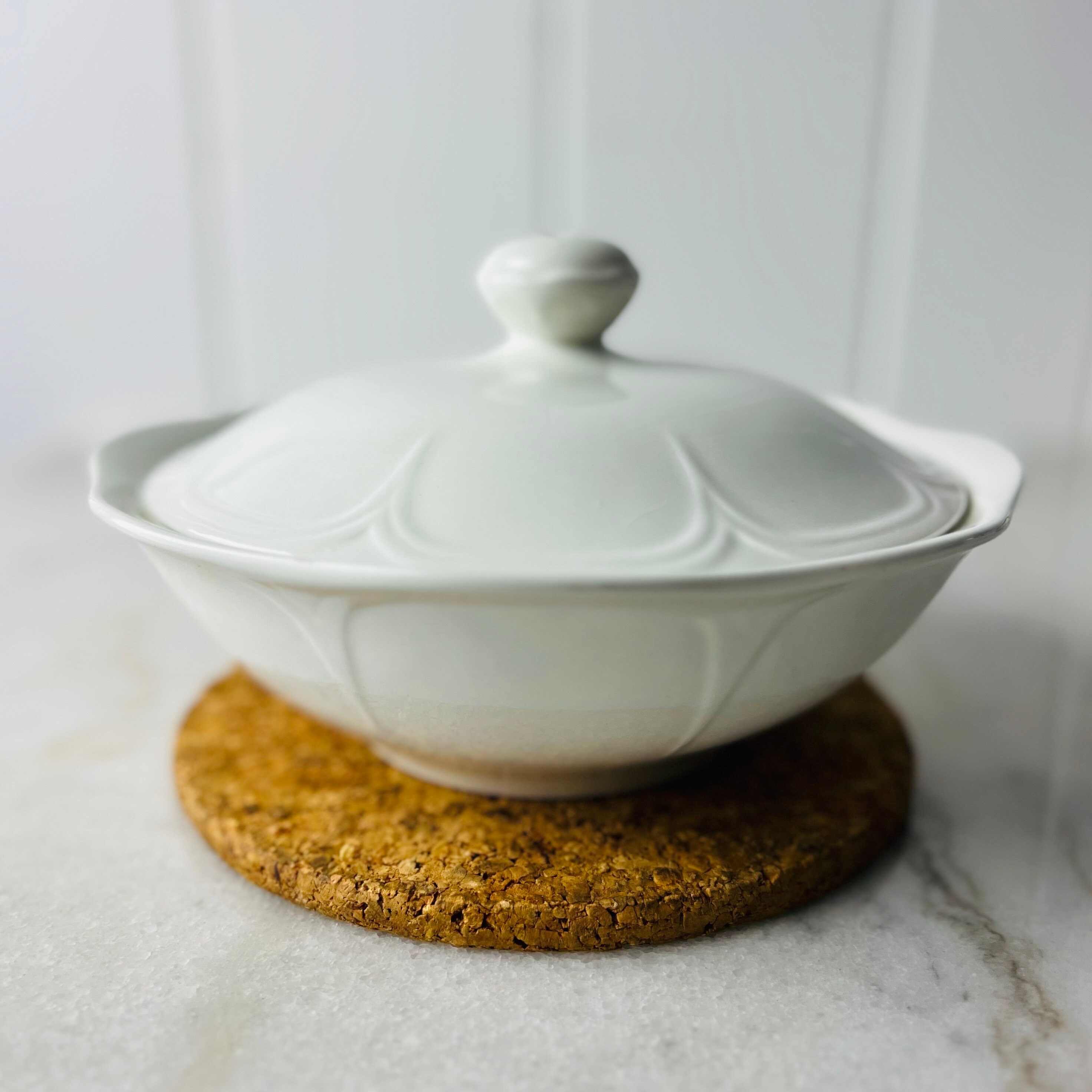 KPM白磁　Covered Vegetable Dish with figure Antique KPM Porcelain Double Salt Dish: Cherub Figurine