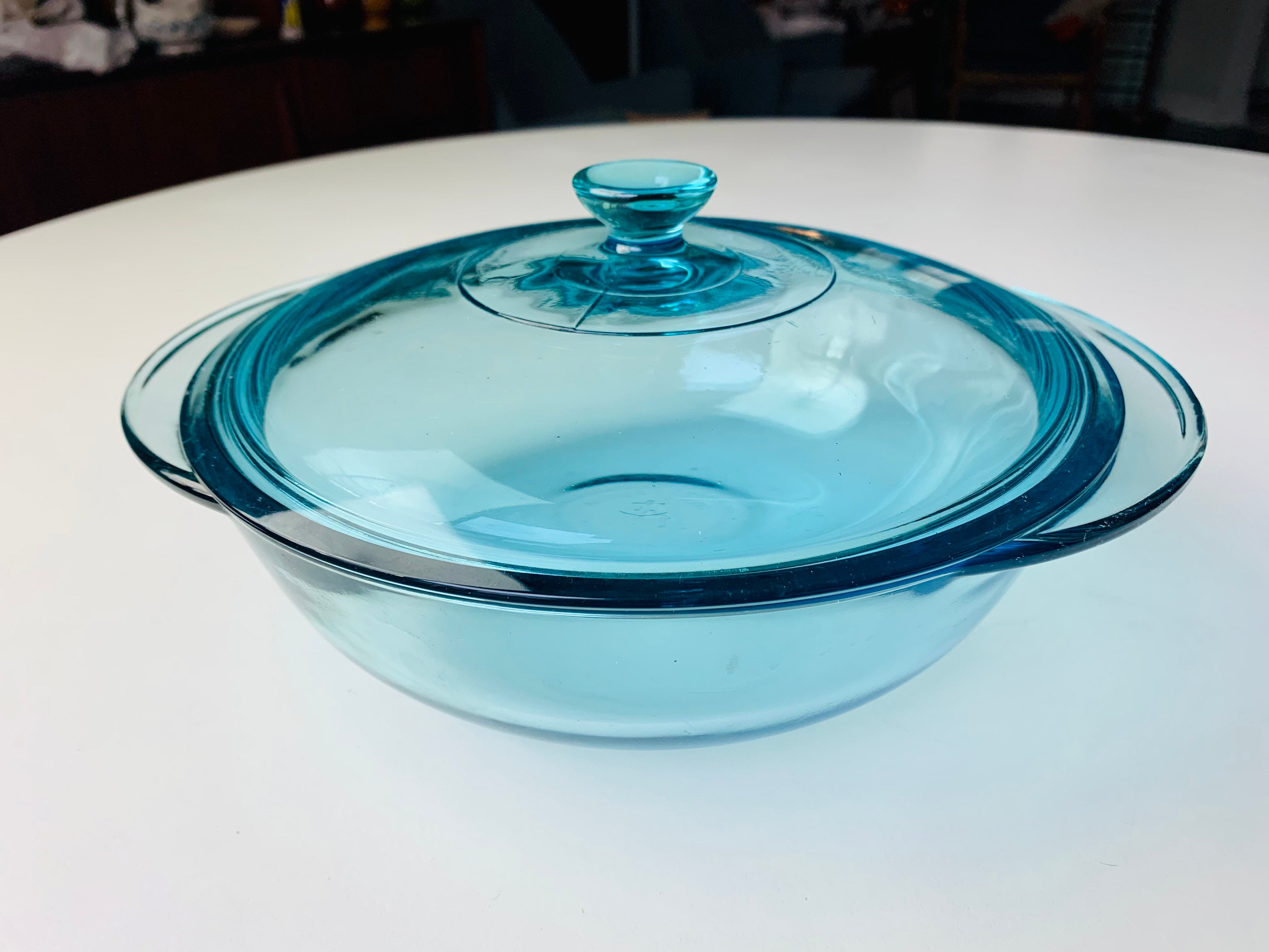 What Is the Difference Between Anchor Hocking and Pyrex Glassware?