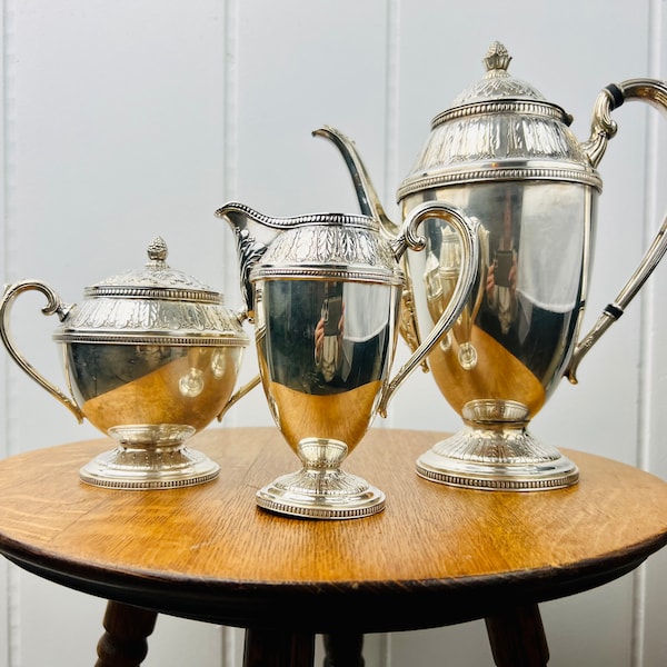 Vintage Rogers Tea Set, 1933 Marquise Tea Set, "1847 Rogers Bros" IS 9101, Tetera, Crema y Azucarero con tapa, para servir, decoración, regalo