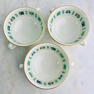 Zestaw trzech zabytkowych misek do zupy Royal Doulton Tapestry, angielska półprzezroczysta porcelana, lata 60. XX w., uchwyty, do serwowania, zupa krem, zamiennik, prezent