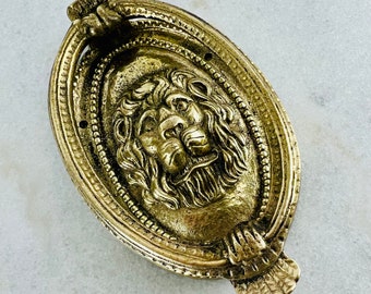 Aldaba de puerta principal con cabeza de leones de latón antiguo, con tornillos de latón originales de 6" de altura hechos en Inglaterra, decoración de puertas, aldaba de latón, decoración del hogar, regalo