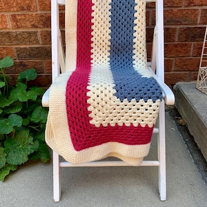 Gran afgano suave, manta de ganchillo vintage, crema, rojo y azul, manta de hockey, tiro hecho a mano, decoración de la granja