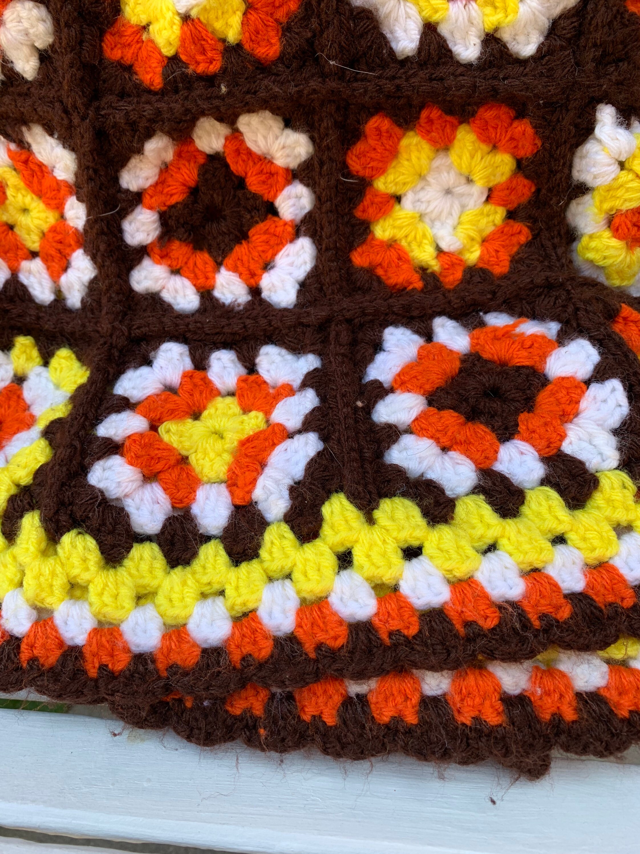 🛏️ Couverture Vintage Crochet – Fait Main – Années 70 – Orange/Jaune/Vert/Marron