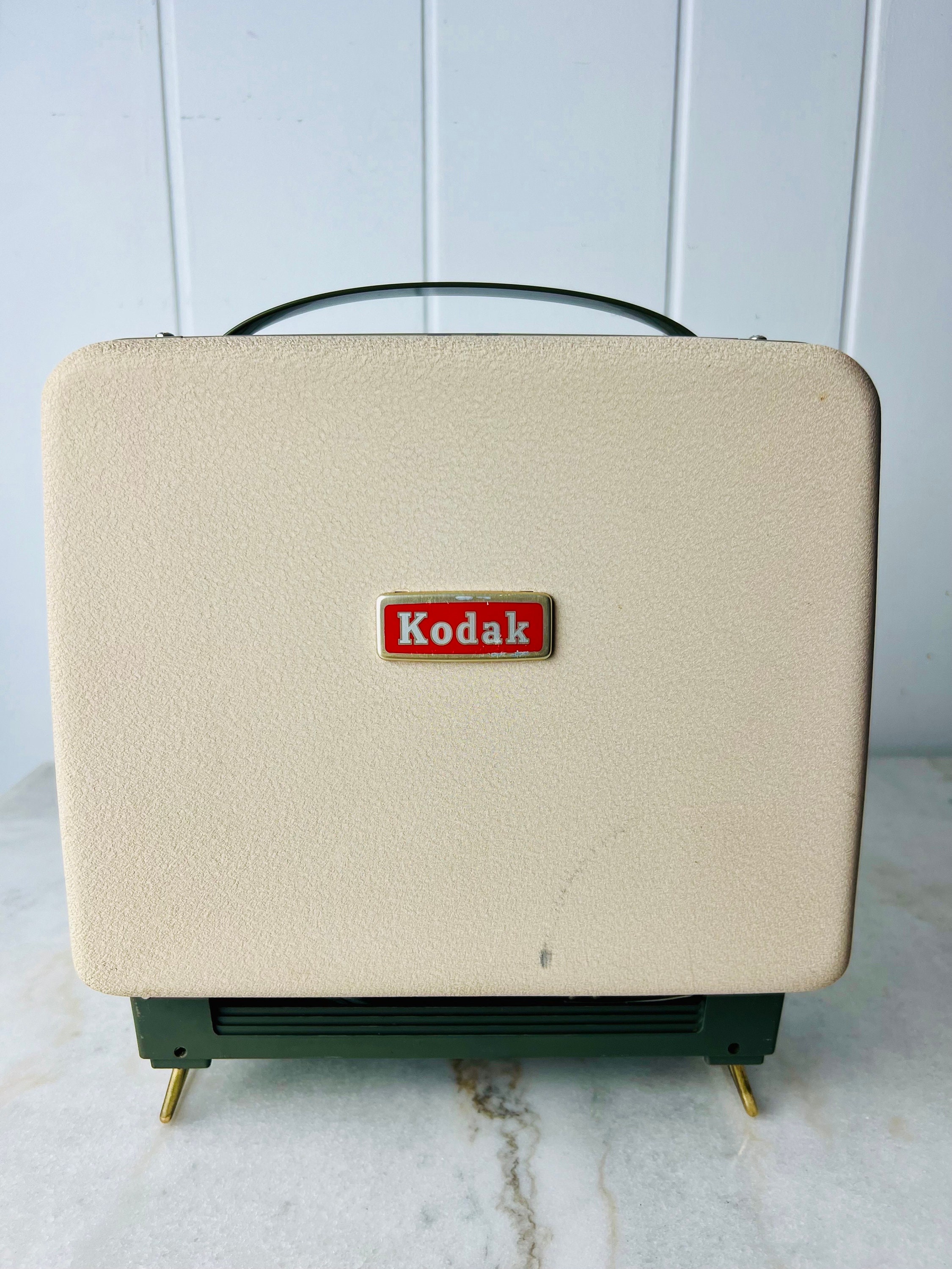 VINTAGE KODAK A-15G Brownie 8mm Cine Film Movie Projector 1960s £31.88 VINTAGE KODAK A-15G Brownie 8mm Cine Film Movie Projector 1960s £31.88