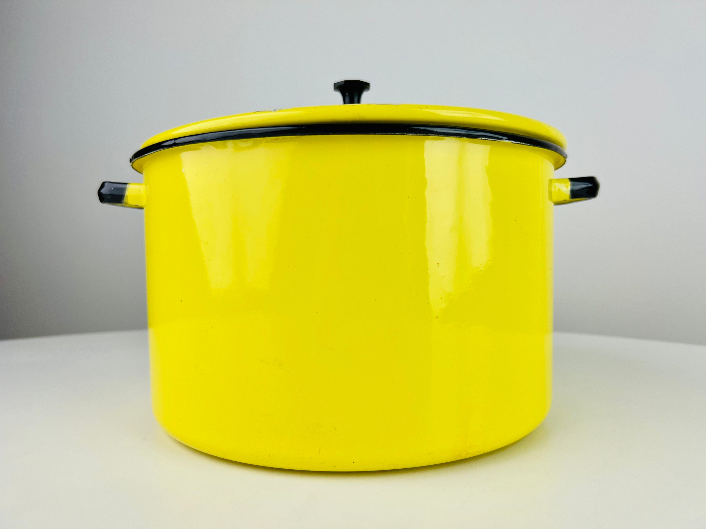 Vintage Yellow and Black Enamelware Stockpot, Large Yellow